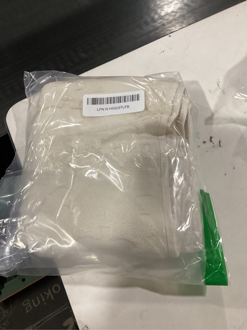 Artoid Mode 2 Pcs Beige 3D Xmas Tree Jacquard Christmas Hand Towels for Bathroom, 100% Cotton Soft A