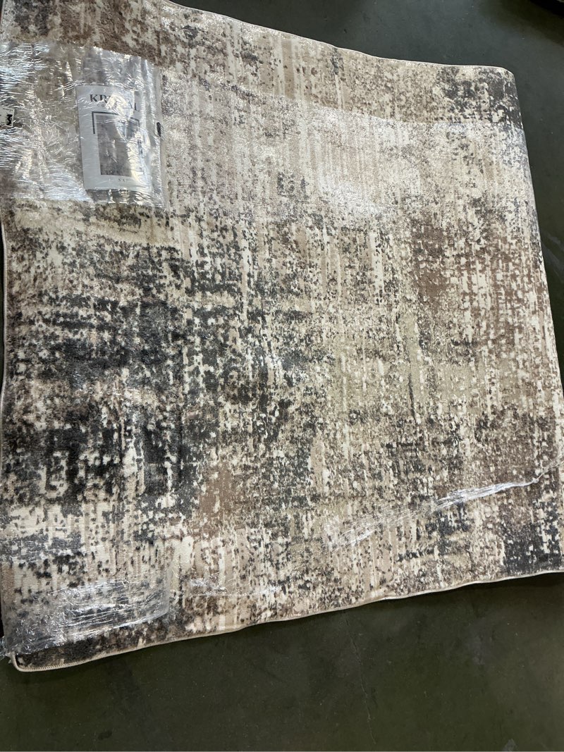 Krystal area rug. -Pera gey / L.beige. 5 X7’