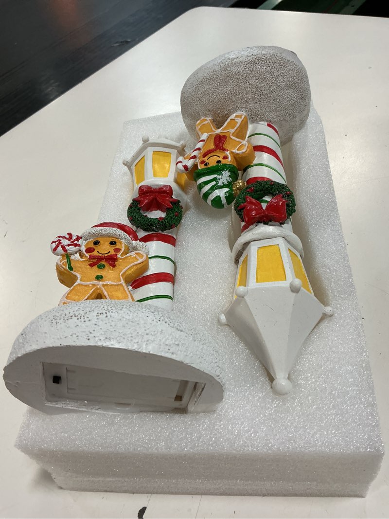 Condition photo showing Good Condition for gingerbread street lamps lit figurine set, multicolor