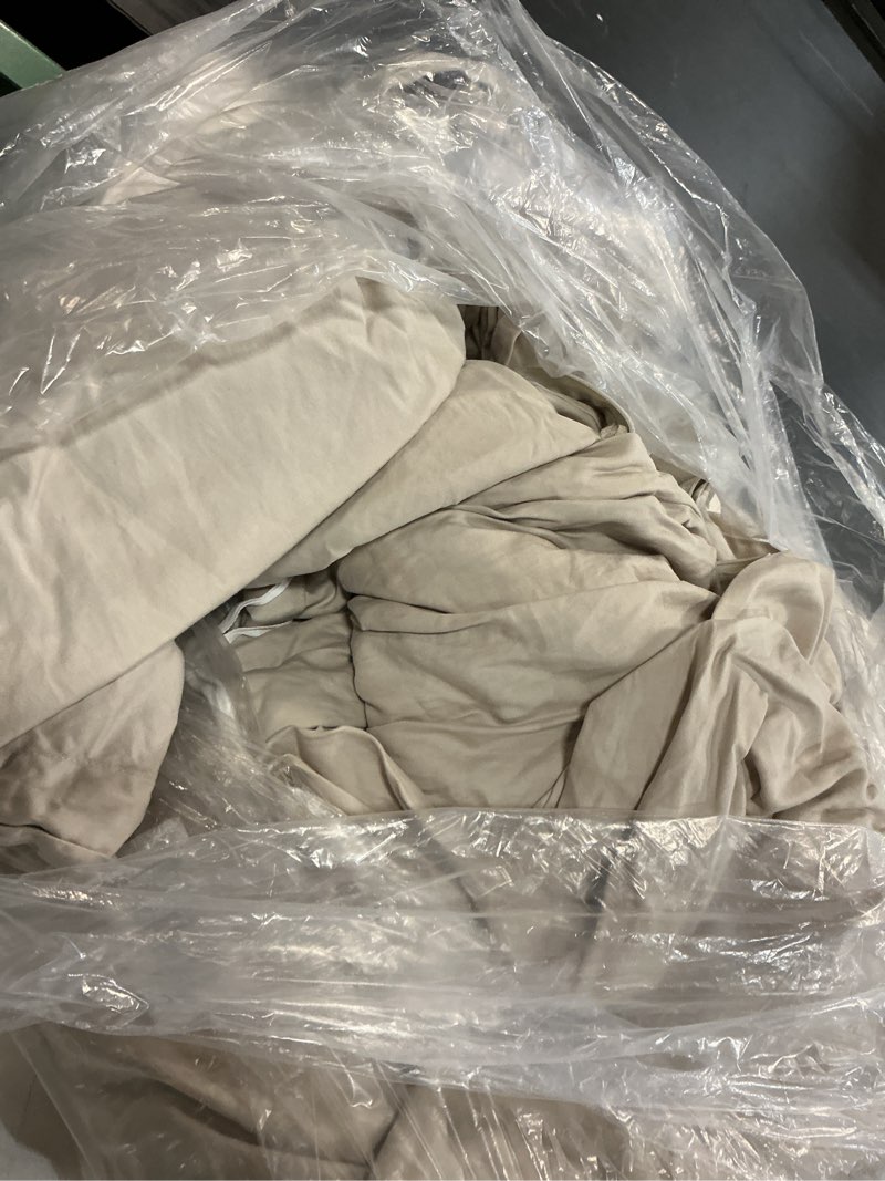 Condition photo showing As Is for signature giza cotton sateen duvet cover set, king/cal king, sand