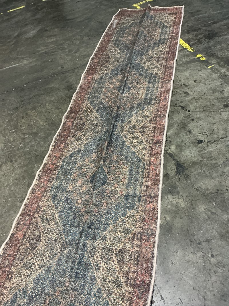 Condition photo showing Good Condition for keen home design vintage washable runner rug, non-slip low pile, 2x10 | machine washable cotton chenille, 0.25in low pile, rubber non-slip back; hallway, kitchen, entryway, laundry room