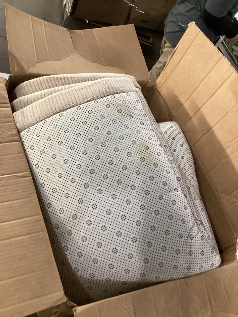 Condition photo showing New/Like New for Hakuna Matte Premium Baby Play Mat 60”x 80” Beige – Cloud-Soft Coral Velvet Memory Foam Rug for Crawling & Play – Non-Slip, Water-Resistant, Care Tummy Time Mat – Non-Toxic Padded Playmat Beige 60" x 80"