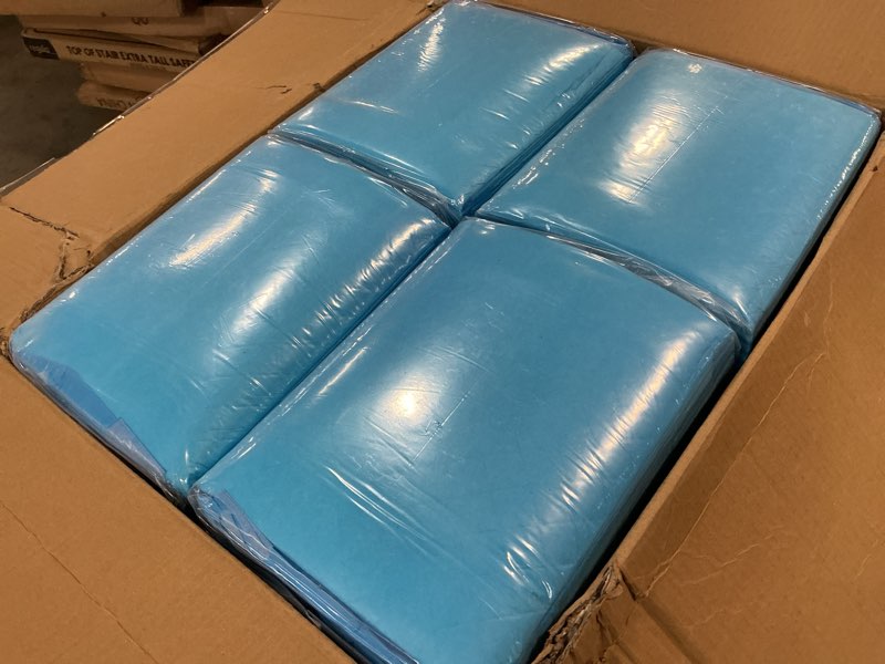 Condition photo showing Good Condition for four paws wee-wee superior performance unscented extra-large pee pads for dogs & puppies, quilted leak-proof dog housebreaking potty training floor protection, 28" x 34", 200 count 28" x 34" 200.0