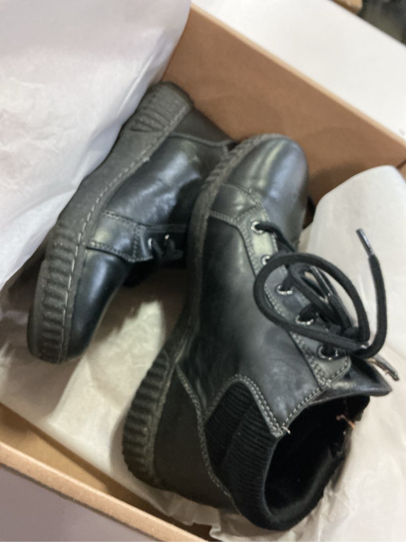 Condition photo showing Good Condition for clarks women's caroline park 8.5 black combi