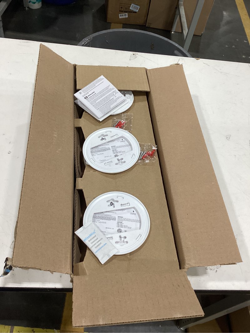 Condition photo showing New/Like New for first alert smico105-ac, interconnect hardwire combination smoke & carbon monoxide alarm with 10-year battery backup, 3-pack