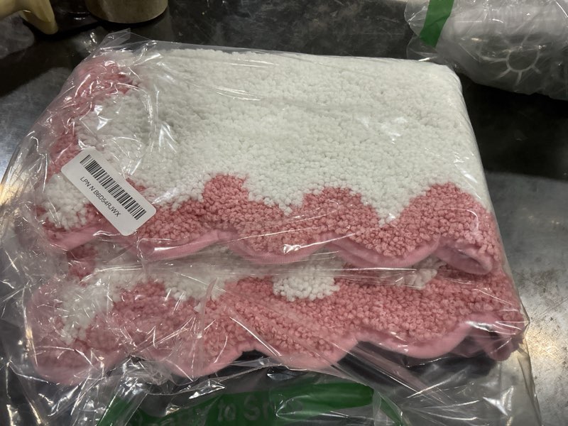 Condition photo showing Good Condition for ortigia scalloped pink bathroom rugs non slip washable, quick dry absorbent soft plush microfiber bath mats, bath rugs for bathroom floor carpet for sink bedroom, pink and white, 20x32 1'8" x 2'8" (rectangular) pink and white