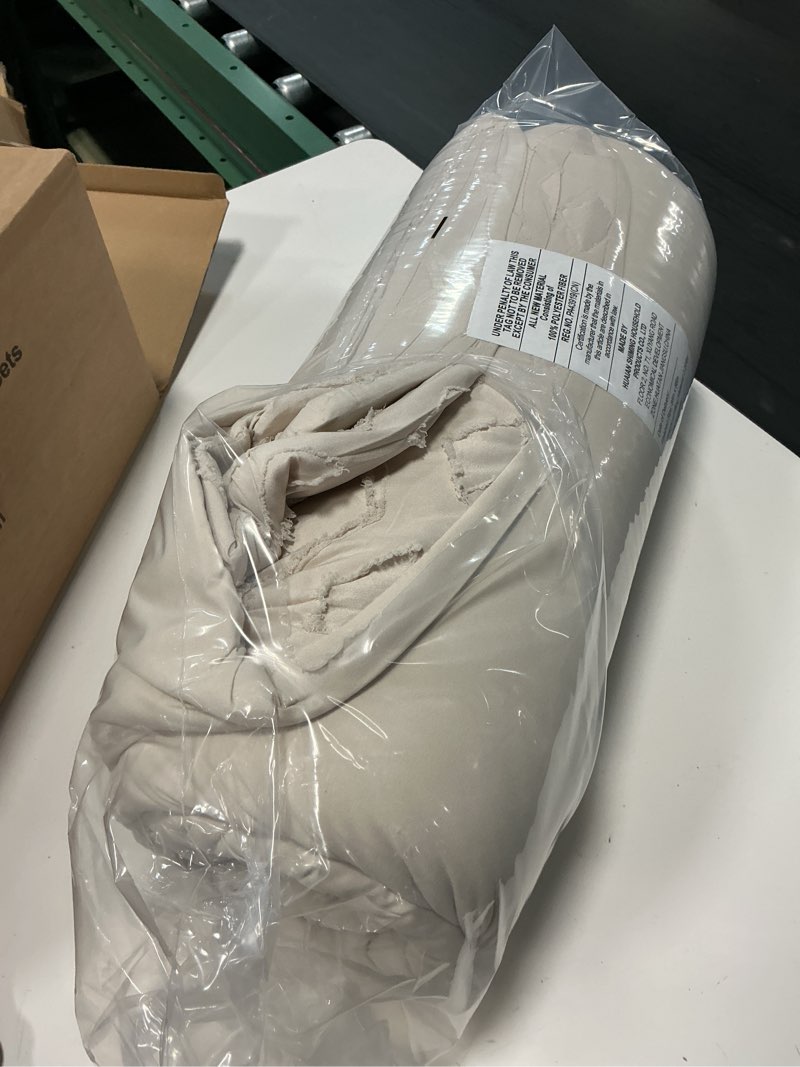 Condition photo showing New/Like New for angenia bed in a bag queen comforter setbeige - soft fluffy boho tufted bed sets with comforter, sheets, pillowcases & shams
