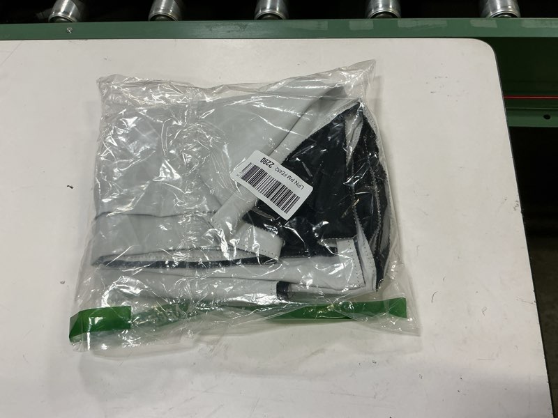 Condition photo showing Good Condition for utebit black white backdrop screen 3x5ft black screen white screen with 4 clamps for photo video studio, 2-in-1 revisible black backdrop white screen panel for photography, live stream, video shooting 3*5ft