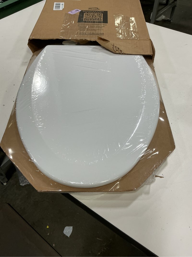 Condition photo showing New/Like New for bemis 1500ec 390 lift-off wood elongated toilet seat, cotton white (pack of 1)