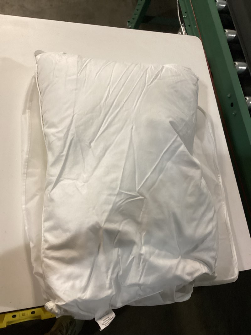 Condition photo showing New/Like New for quince standard pillow