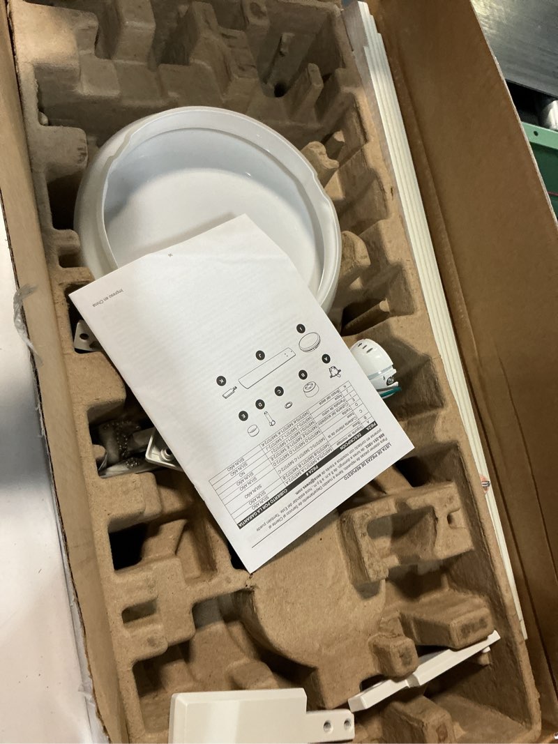Condition photo showing Good Condition for harbor breeze ollington 52-in integrated led matte white with white oak blades ceiling fan with light 5 -blade )