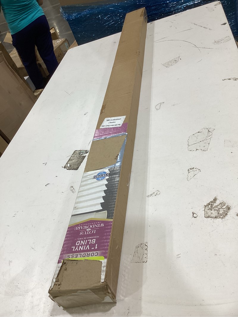 Condition photo showing Good Condition for cordless blinds, 1” vinyl, white