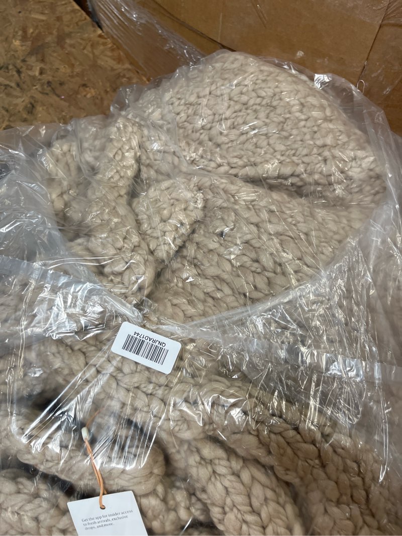 Condition photo showing Good Condition for chunky hand knit wool throw, 50x60, neutral