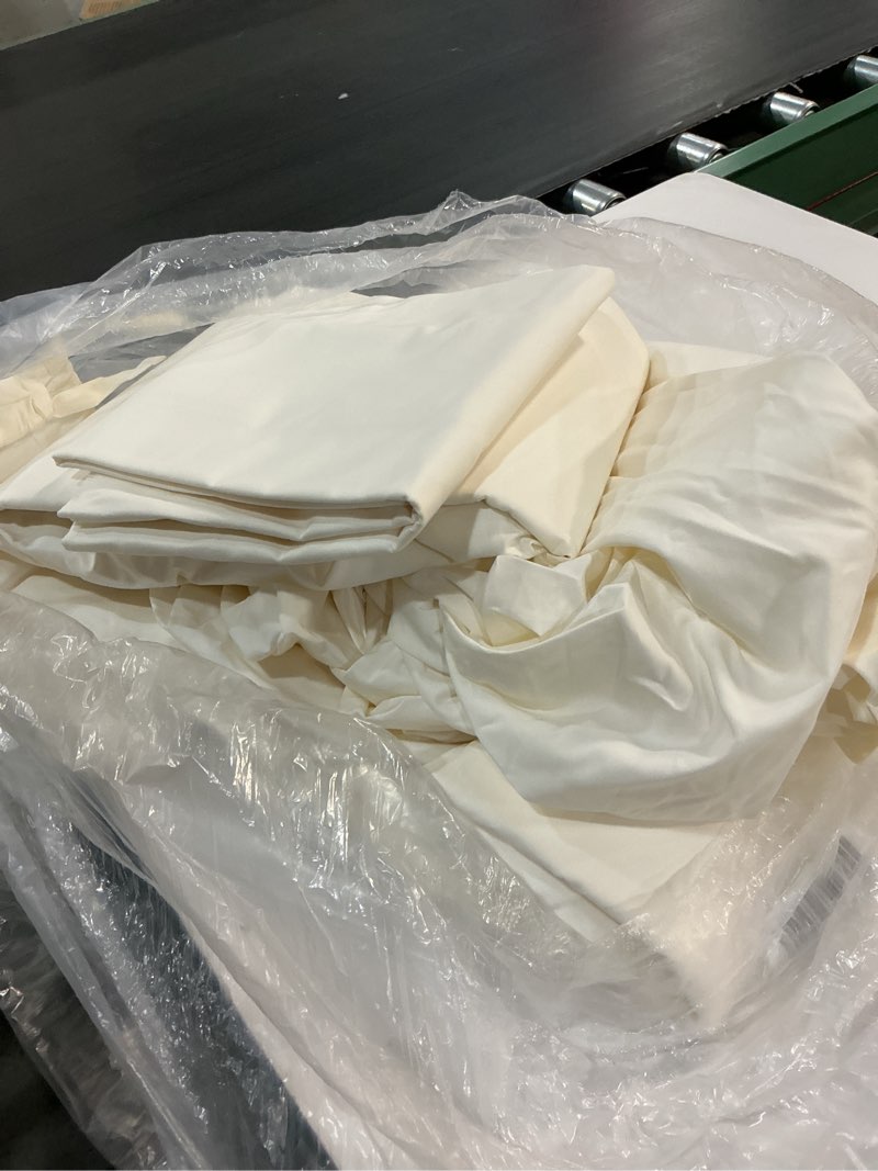Condition photo showing Good Condition for quince organic crisp percale sheet set, split king, ivory