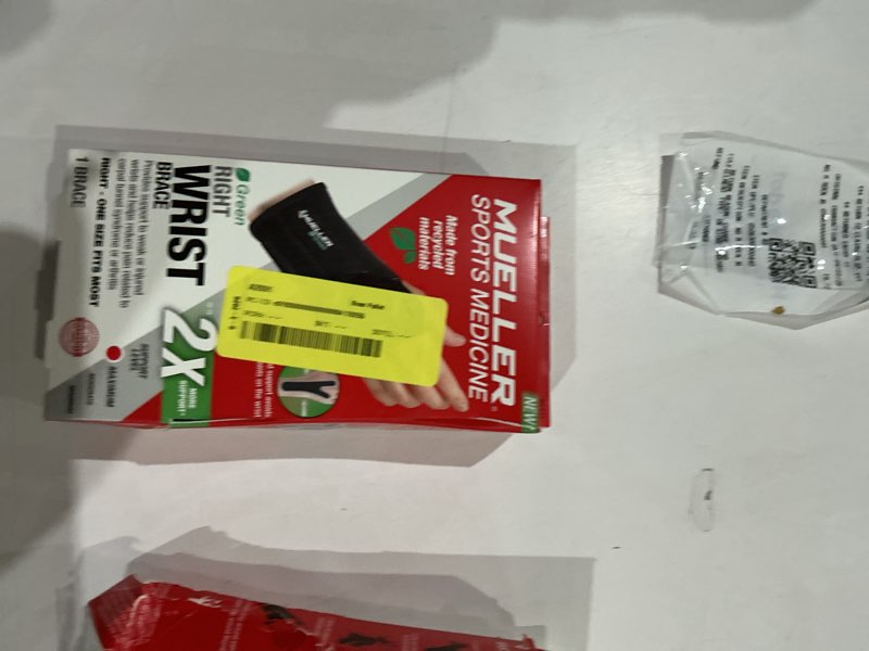 Condition photo showing New/Like New for mueller sports medicine green fitted wrist brace, right, osfm, black