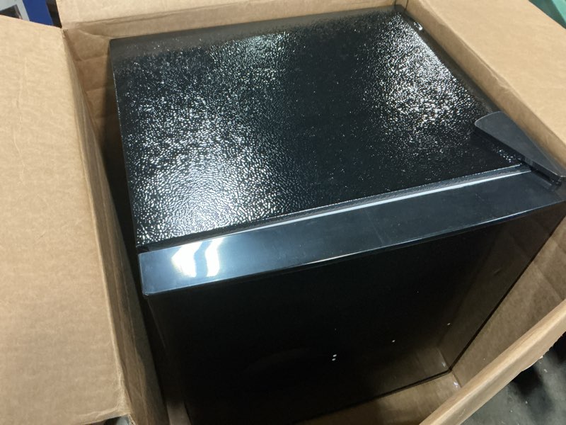 Condition photo showing Good Condition for frigidaire curefr176bk 1.6 cubic-ft retro compact refrigerator, medium, black