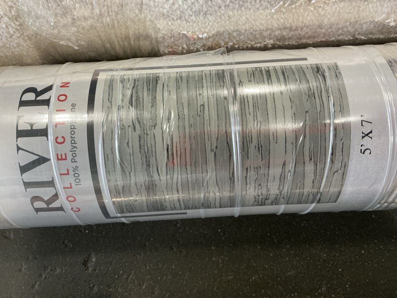 RIVER Area rug 5’x7’ Grey /Beige 