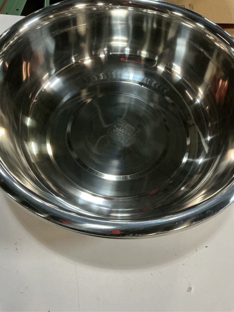 Condition photo showing Good Condition for Thunder Group Aluminum Basin, 20-Inch Diameter by 6-Inch Height, Silver