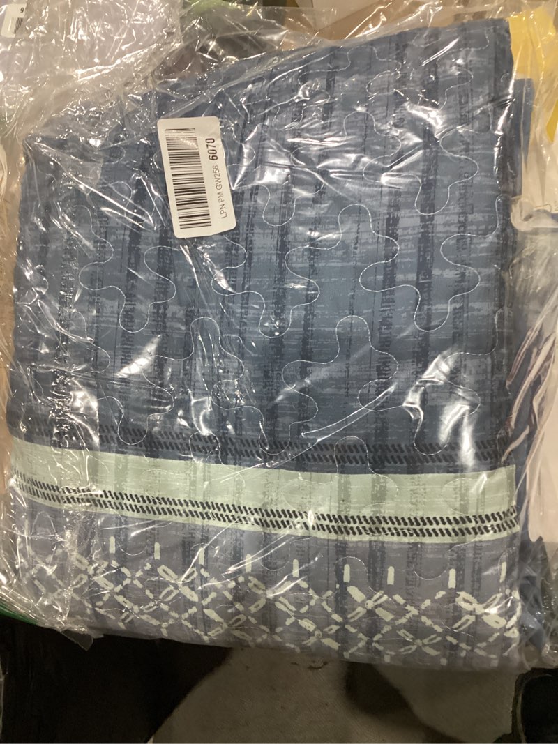 Condition photo showing Good Condition for menghomeus blue quilt set queen size, 3 pieces striped patchwork quilted bedding sets,soft lightweight queen bedspreads coverlets bedding set for all seasons 96"x90"