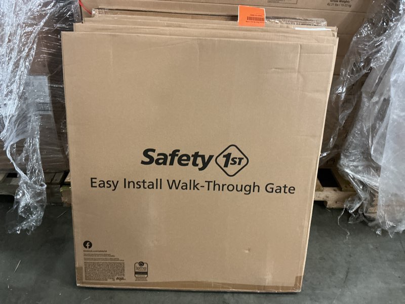 Condition photo showing New/Like New for safety 1st easy install walk through baby gate - black