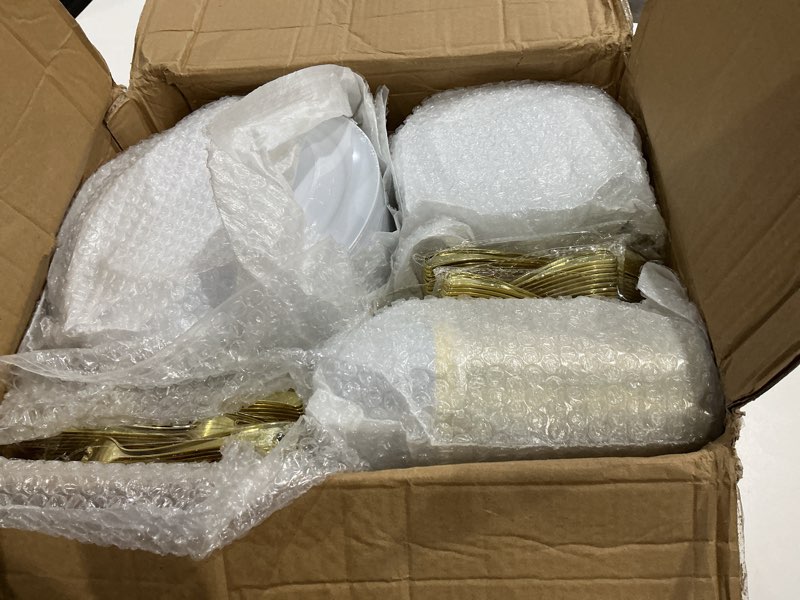 Condition photo showing Good Condition for goodluck 600 pieces gold disposable plates for 100 guests, plastic plates for party, dinnerware set of 100 dinner and 100 dessert plates, 100 spoons, 100 forks, 100 knives, 100 cups gold 100 guests
