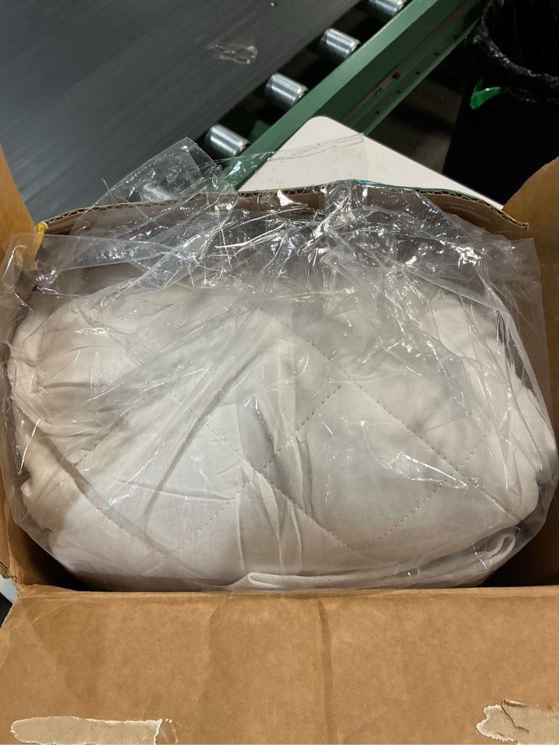 Condition photo showing Good Condition for sealy luxury 100% cotton soft top layer, high loft comfort eternaloft fiberfill, durable stretch corners mattresses 18 inches deep machine washable fitted mattress pad, queen size, white