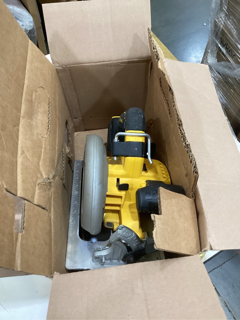 Condition photo showing Good Condition for dewalt flexvolt advantage 20v max* circular saw, 7-1/4-inch, cordless, tool only (dcs573b)