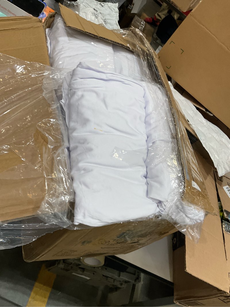 Condition photo showing Good Condition for vevor 100 pcs white chair covers polyester spandex chair cover stretch slipcovers for wedding party dining banquet flat-front chair covers 100pcs white-a