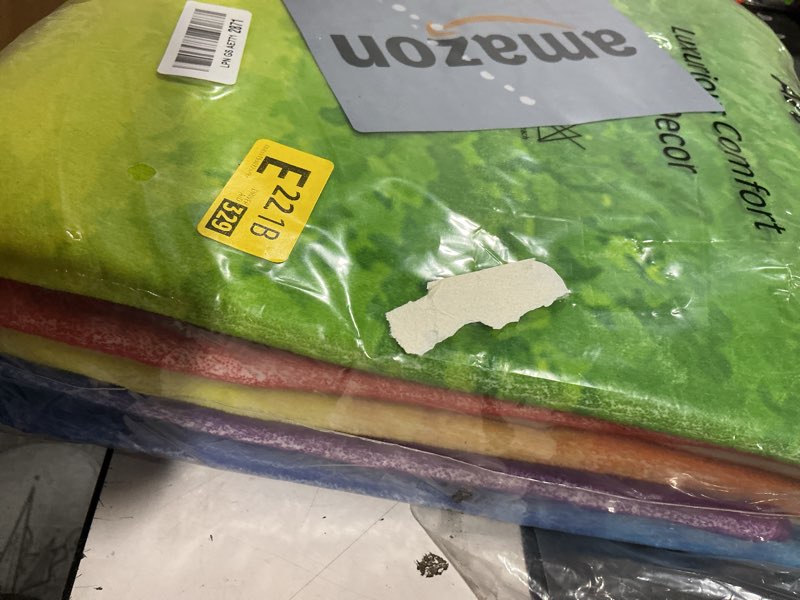 Condition photo showing Good Condition for watercolor rainbow area rug ultra soft faux wool throw rugs non-slip area rugs floor carpet cover for living room bedrooms decor 4' x 6' 21y0824-3 4' x 6'