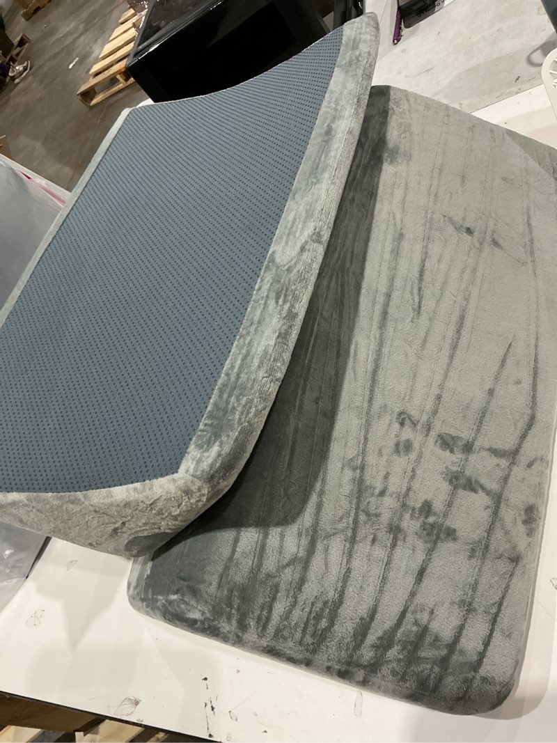 Condition photo showing As Is for adjustable pillowssin medidas