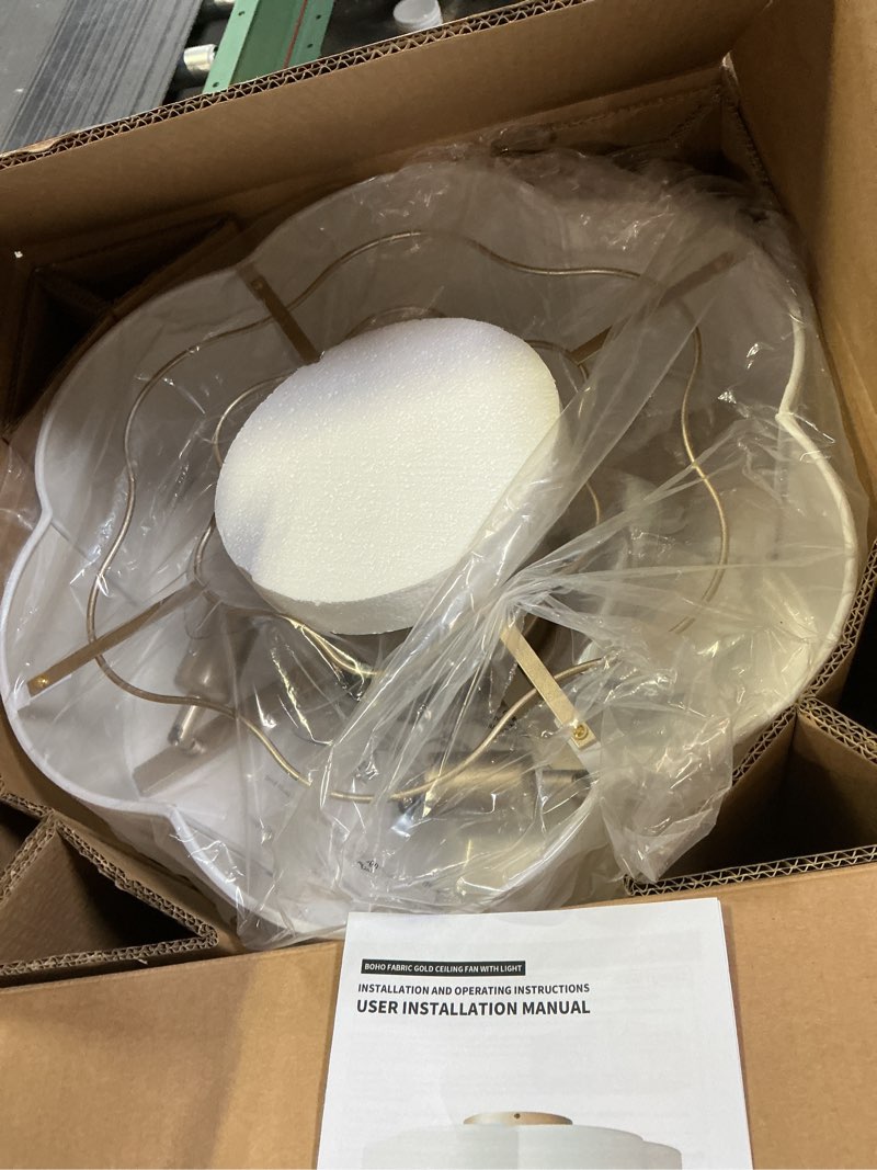 Condition photo showing Good Condition for gold ceiling fan FS-BG118