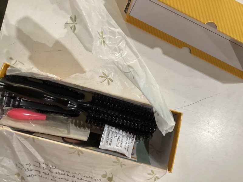 Condition photo showing Good Condition for belula boar bristle round brush for blow drying, small 1.0 inch barrel | boar bristles and nylon pins, smooths and detangles, less breakage, wooden handle, 3 clips, travel bag, adds volume and body 1.0"