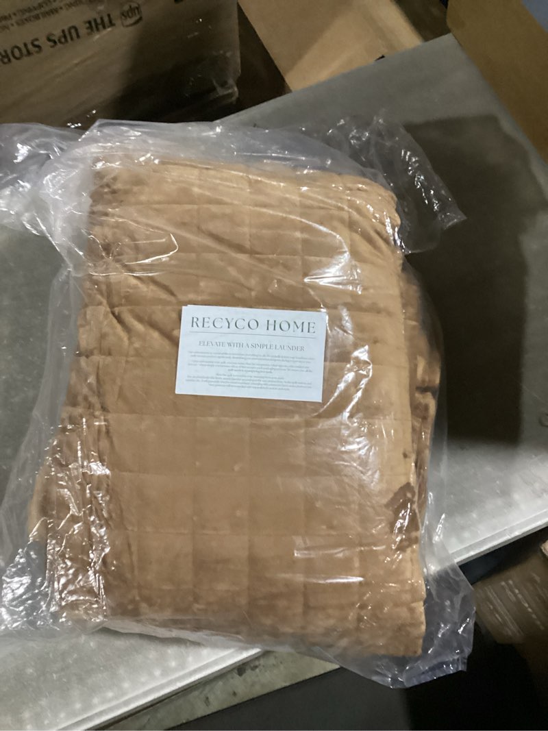 Condition photo showing Good Condition for (UNKNOWN SIZE) RECYCO Luxury Velvet Quilt Set Bedding Sets, Ultra Soft Velvet Comforter Set, Lightweight Channel Box Stitch Oversized Bedspread Coverlet for All Season, with 2 Shams, Caramel Gold