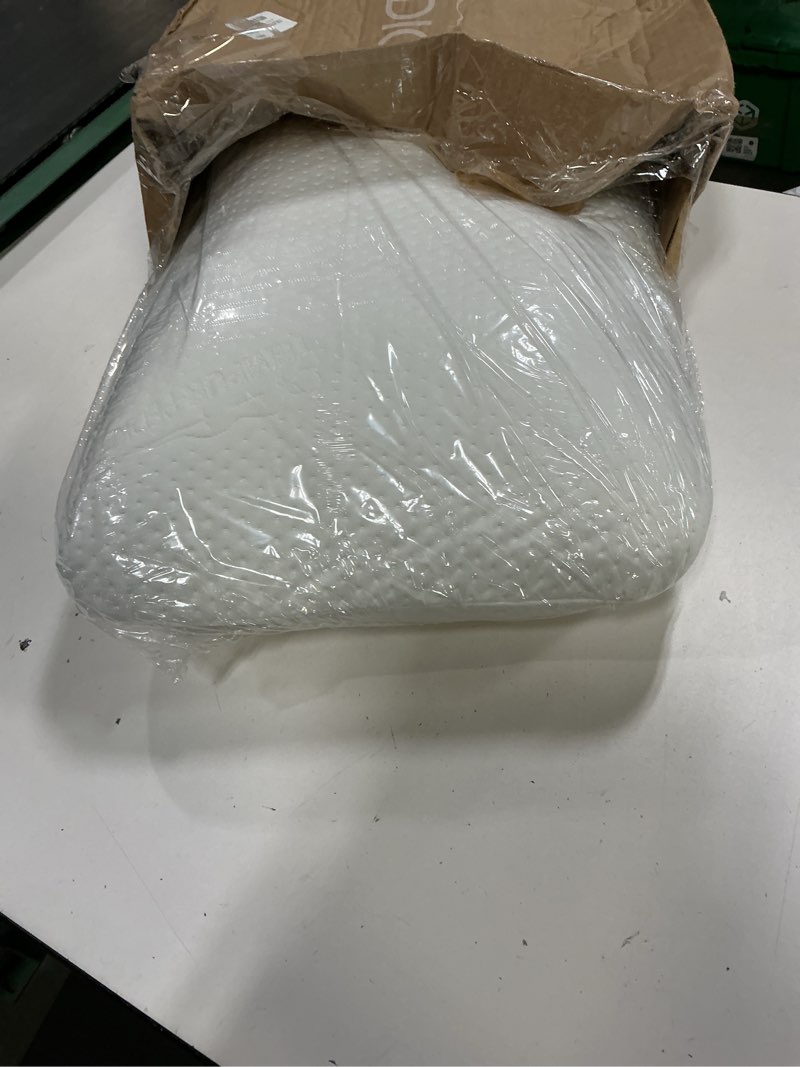 Condition photo showing New/Like New for tempur-pedic memory foam symphony pillow luxury soft feel, standard, white