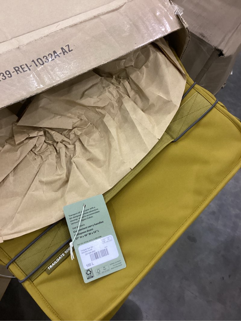 Trailgate gear bin