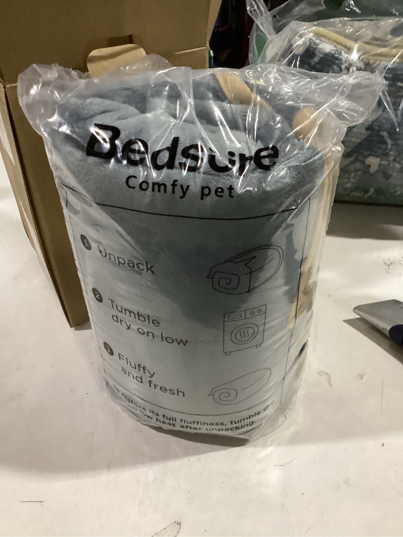 Condition photo showing New/Like New for Bedsure Waterproof Dog Blankets for Medium Dogs Washable - Medium Cat Blanket for Couch Protection, Sherpa Fleece Puppy Blanket, Soft Plush Reversible Throw Furniture Protector, 30"X40", Grey M(30x40") Grey