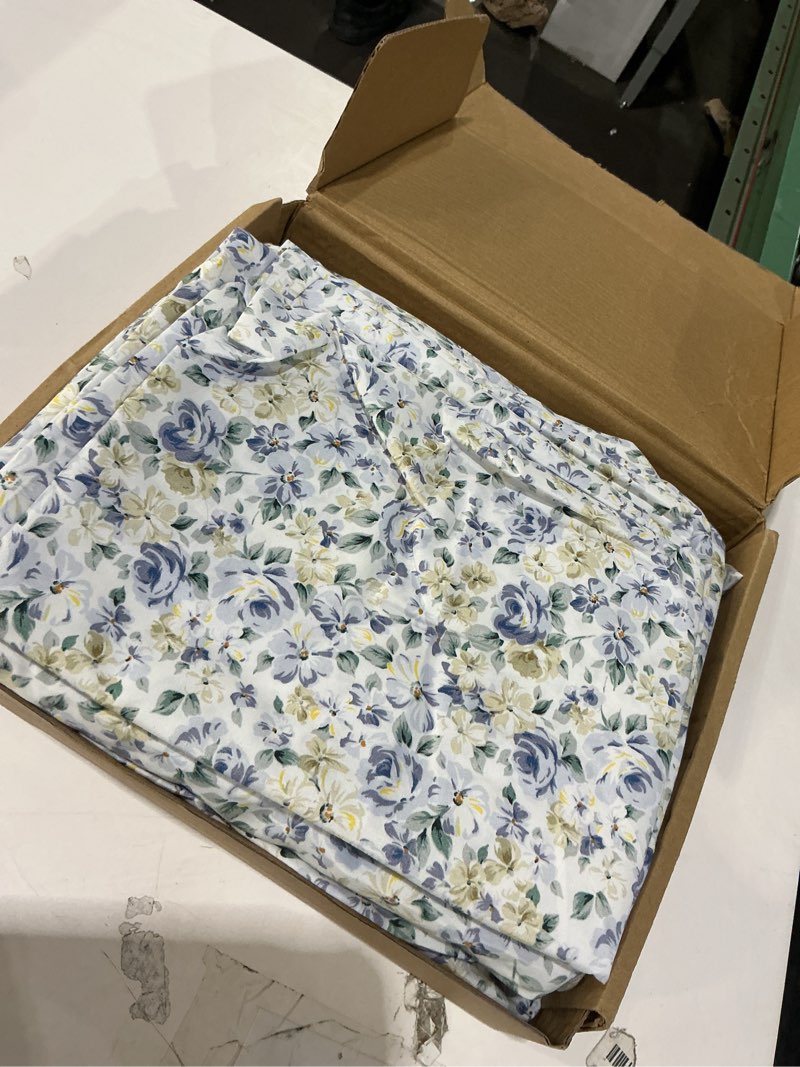 Condition photo showing Good Condition for amazon basics lightweight microfiber 4-piece bed sheet set, king, aqua, printed aqua squre grid king