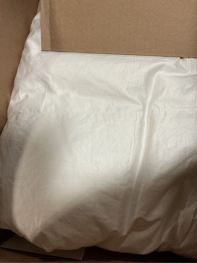 Condition photo showing Good Condition for premium down comforter, king/cal king, down