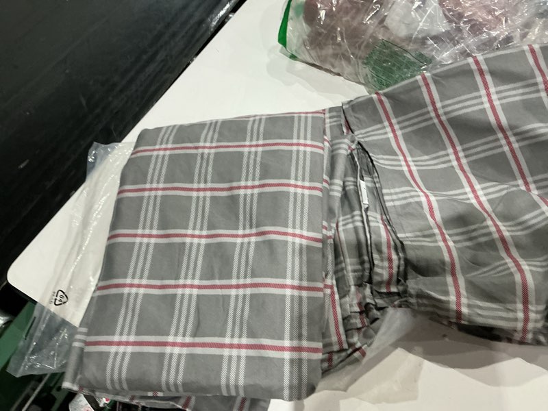 Condition photo showing Good Condition for similarly ))elegant comfort lilliana plaisheet set, supreme coziness fade & wrinkle resistapremium hotel quality microfiber, sheet featuring smart pockets, plaid sheet set, full, gray plaid gray