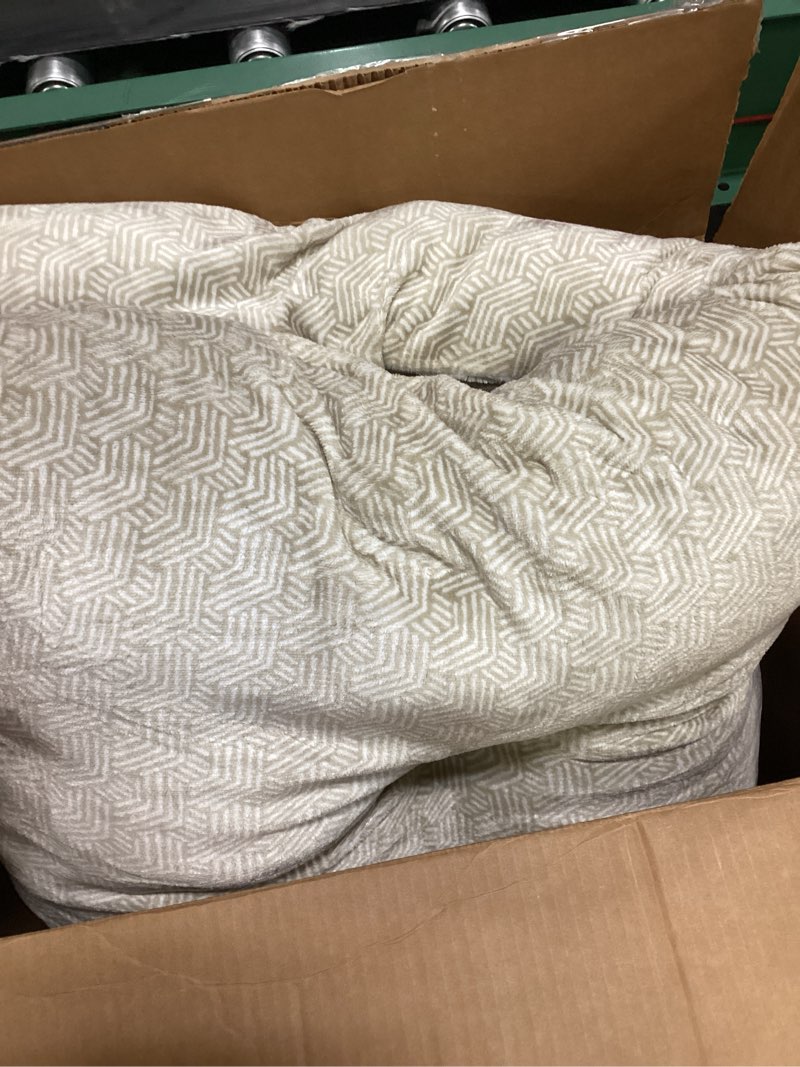 Condition photo showing Good Condition for vibrant life extra large dog bed, tufted plush tan 38" x 48"