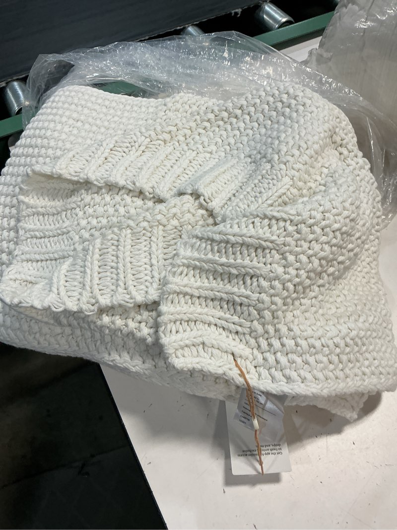 Condition photo showing Good Condition for cotton fisherman throw color white 50in x 60in