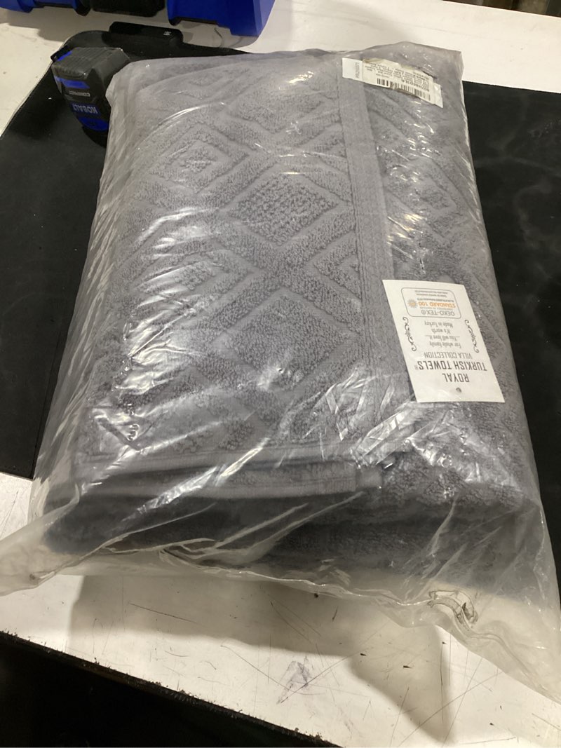 Condition photo showing Good Condition for 100% long staple cotton towel set - 900 gsm heavy weight super absorbent towels - 6 pc set includes 2 bath towels, 2 face towels & 2 wash cloths - 7 colors available - charcoal