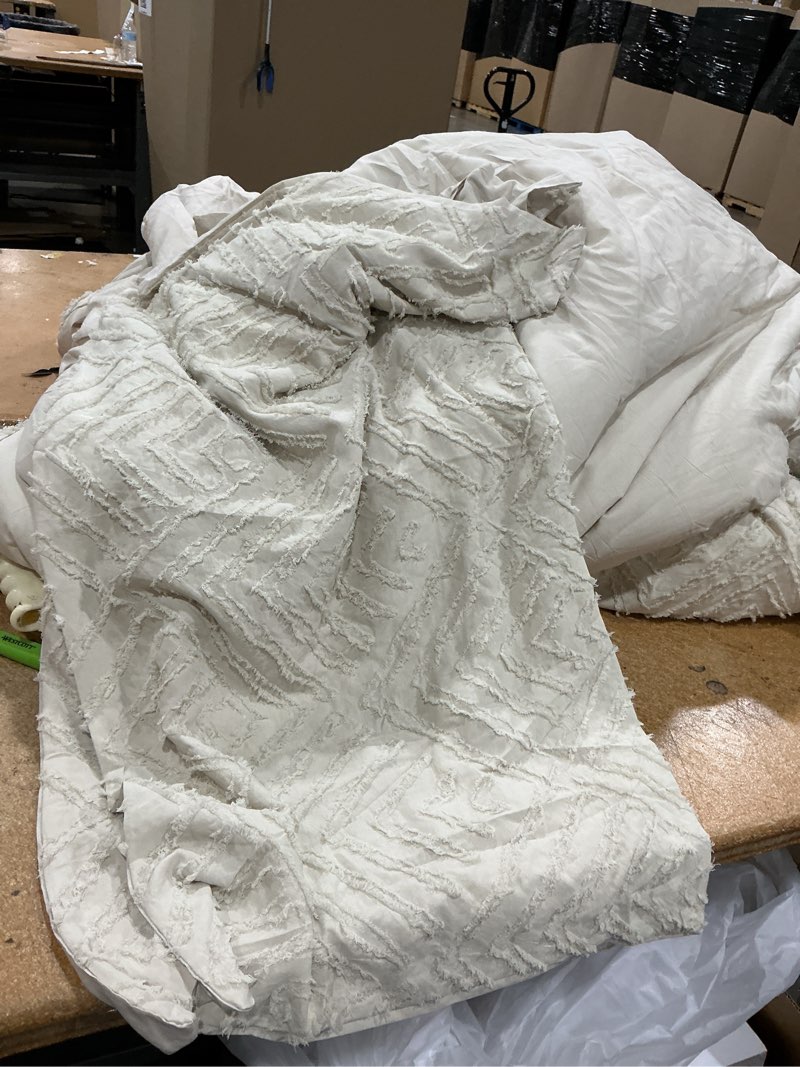 Condition photo showing Good Condition for litanika king size comforter set beige, 3 pieces cream tufted boho farmhouse bedding comforter sets, lightweight fluffy comforter bed set for all season (104x90in comforter and 2 pillowcases) 01-beige king (104"x90")