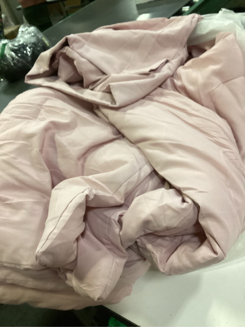 Condition photo showing Good Condition for ROSGONIA King Size Comforter Set Pink, 3pcs (1 Boho Pink Comforter & 2 Pillowcases) All Season Bedding Soft Lightweight Bedspread Blanket Quilts King Comforter 104"x90" Pink