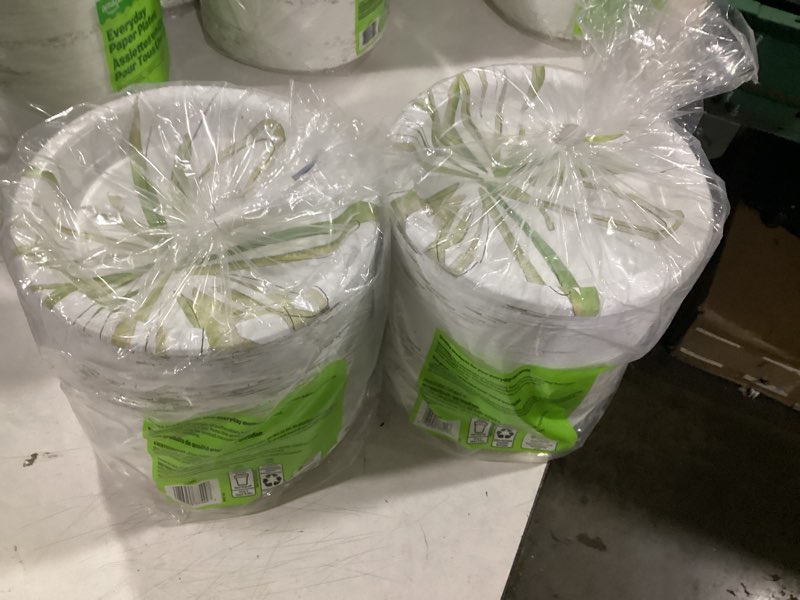Condition photo showing Good Condition for pack of 2amazon basics everyday paper plates, 8.62 inch, disposable, , packaging may vary