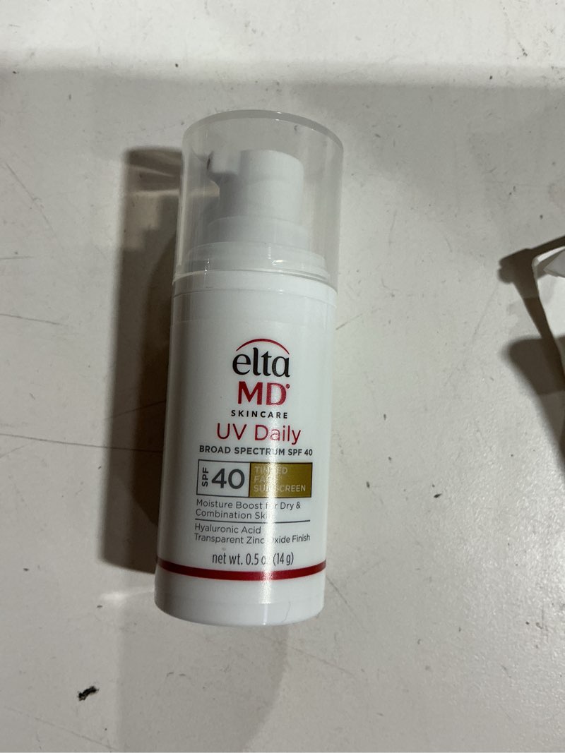 Condition photo showing As Is for eltamd uv daily face sunscreen with transparent zinc oxide and hyaluronic acid, moisturizes and protects, great for dry, combination, and normal skin 07 - tinted (0.5 oz)