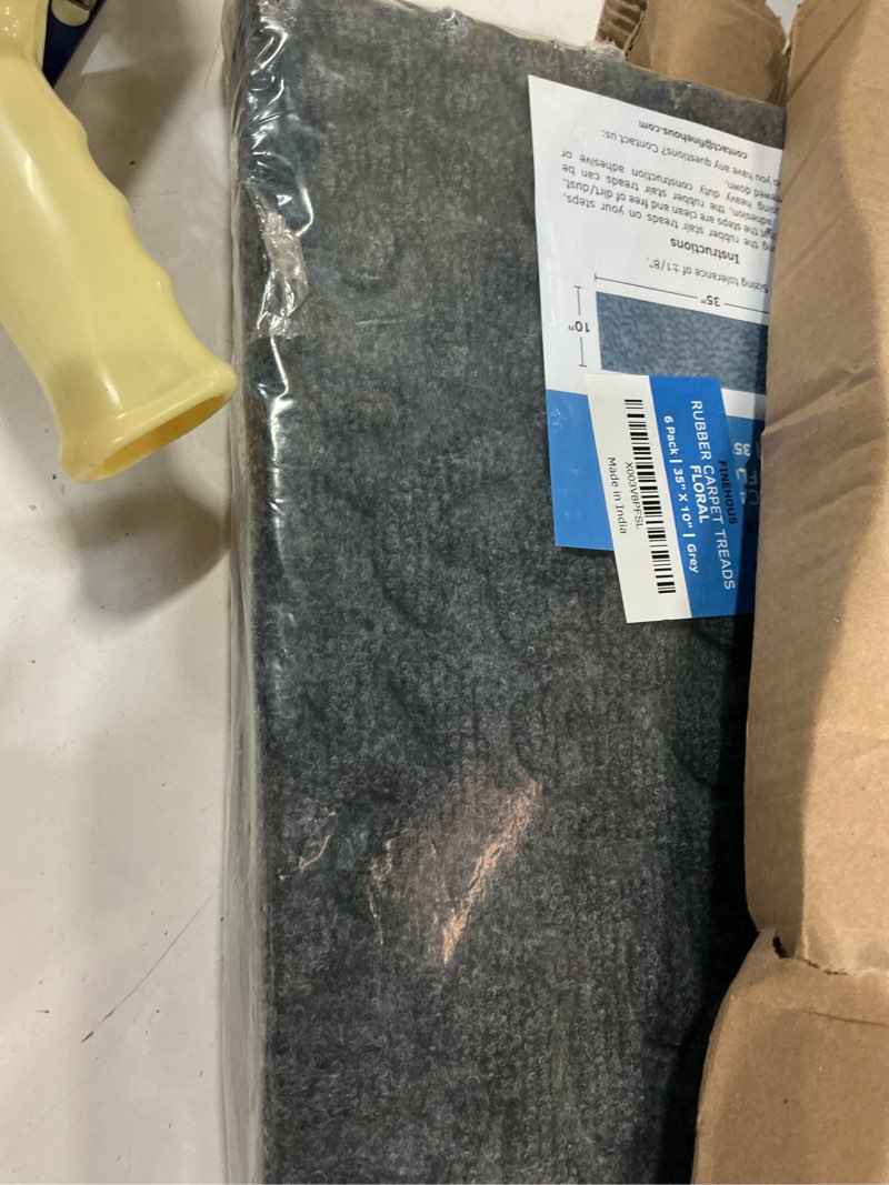 Condition photo showing New/Like New for outdoor stair treads non-slip 35”x10” (6-pack) – carpet treads with rubber backing floral grey grey floral 35" x 10"
