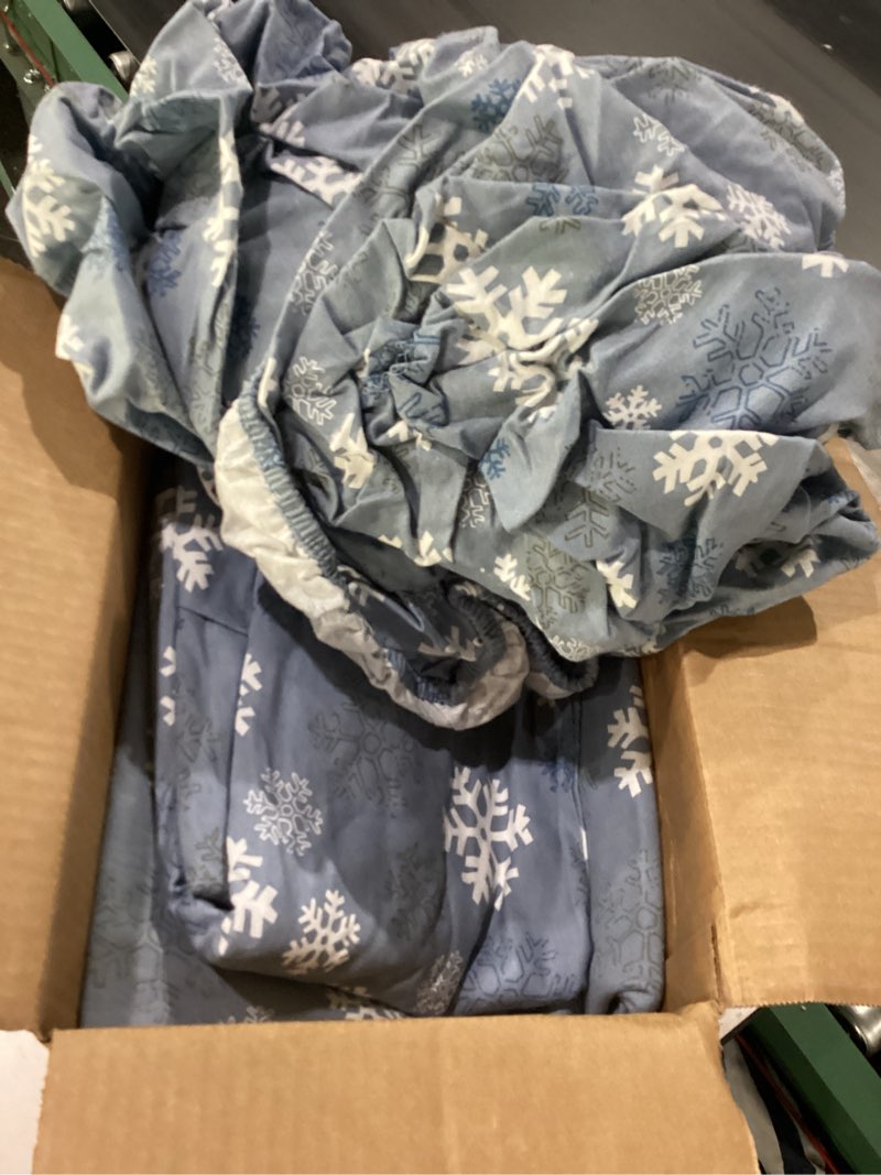 Condition photo showing Good Condition for pointehaven heavy weight flannel sheet set, full, snow flakes - warm & cozy - 100% cotton flannel pre-shrunk -170 gsm -deep pockets -easy fit elastic all around-comfy double brushed snow flakes full