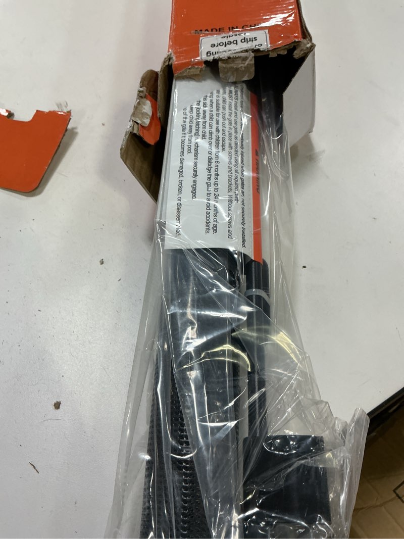 Condition photo showing Good Condition for Reinforced 42 Inch Extra Tall Retractable Dog Gate with Reinforced Strips 55 Inch Wide Retractable Baby Gates for Doorways Anti-Scratch Extra Tall Dog Gate Outdoor Pet Gates for Dogs Indoor, Black Black 42" Tall x 55" Wide? With Reinforced Bar ?