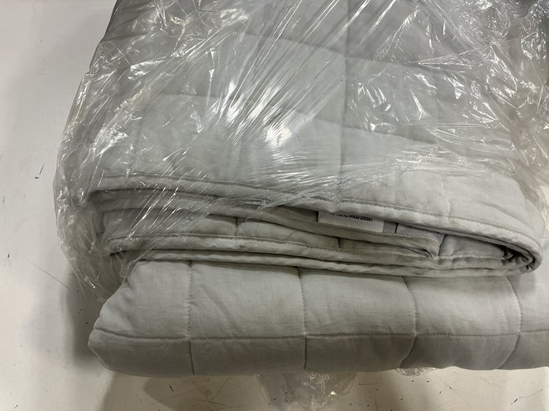 Condition photo showing Good Condition for quince european linen box quilt full/queen mist
